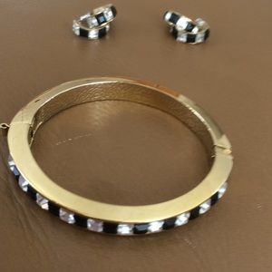 🌺BEAUTIFUL SET OF EARRINGS AND BRACELET🥀🥀.